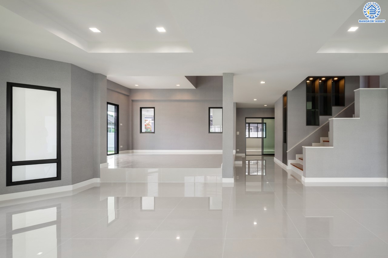 คฤหาสน์หลังใหญ่ตกแต่งใหม่ ม.บ้านสวนดอกไม้ ปิ่นเกล้า ดีไซน์สุด Luxury เนื้อที่ 154.5 ตร.ว. บนพื้นที่ใช้สอยถึง 435 ตร.ม. ฟังก์ชันจัดเต็ม 5 ห้องนอน 6 ห้องน้ำ 1 ห้องแม่บ้าน 2 ห้องอเนกประสงค์ (มีเรือนรับรองด้านข้าง พร้อมห้องน้ำในตัว) จอดรถได้ถึง 4 คัน บนทำเลเชื่อมต่อเมืองอย่างรวดเร็ว ใกล้ทางคู่ขนานลอยฟ้าบรมราชชนนี ทางด่วน "กาญจนาภิเษก" ม.มหิดล และเซ็นทรัลปิ่นเกล้า